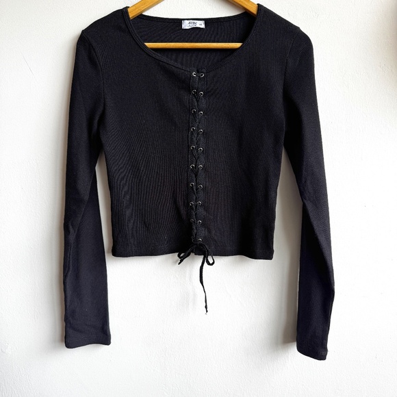 Long Sleeve Lace Up Top - Large - Picture 2 of 6